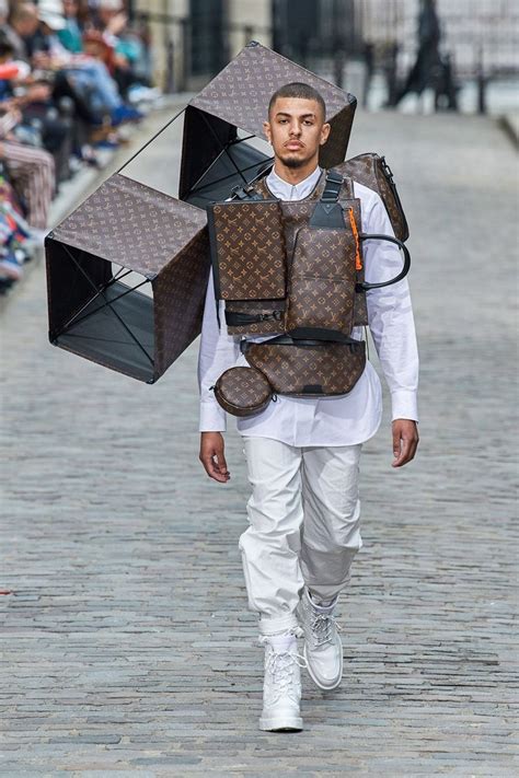 studio homme louis vuitton|louis vuitton sweater bag.